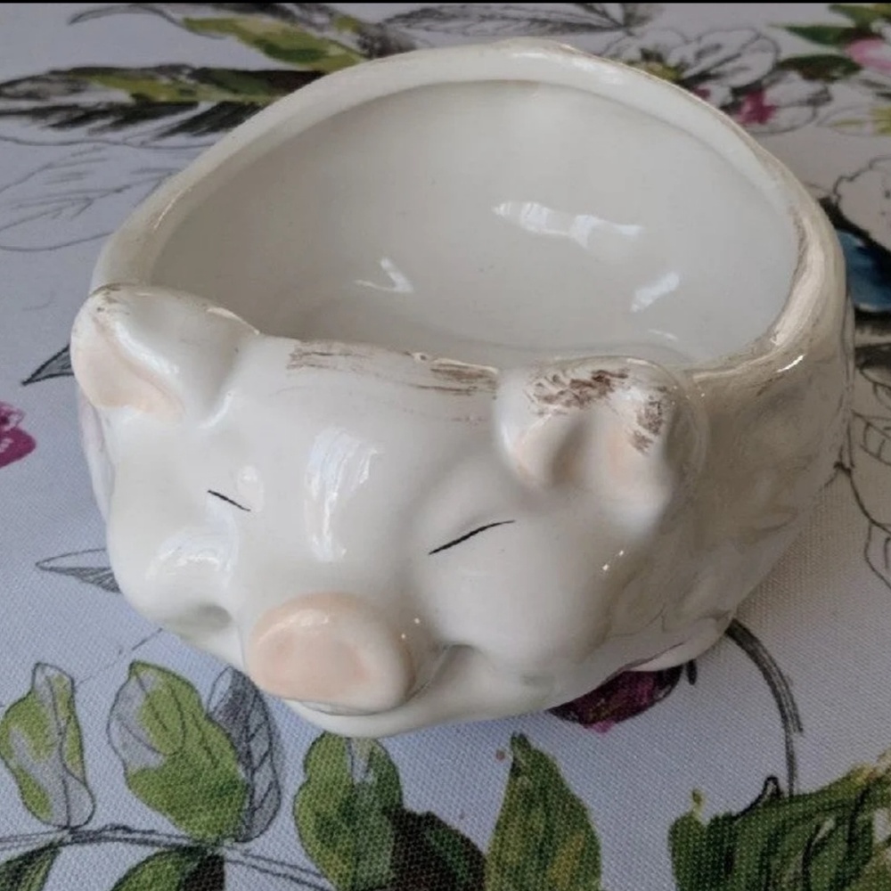 Pig Bowl decoration